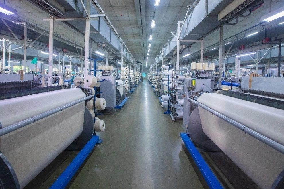 Comment la s&eacute;lection du tissu affecte-t-elle la fabrication de v&ecirc;tements en tissu cha&icirc;ne et trame ?