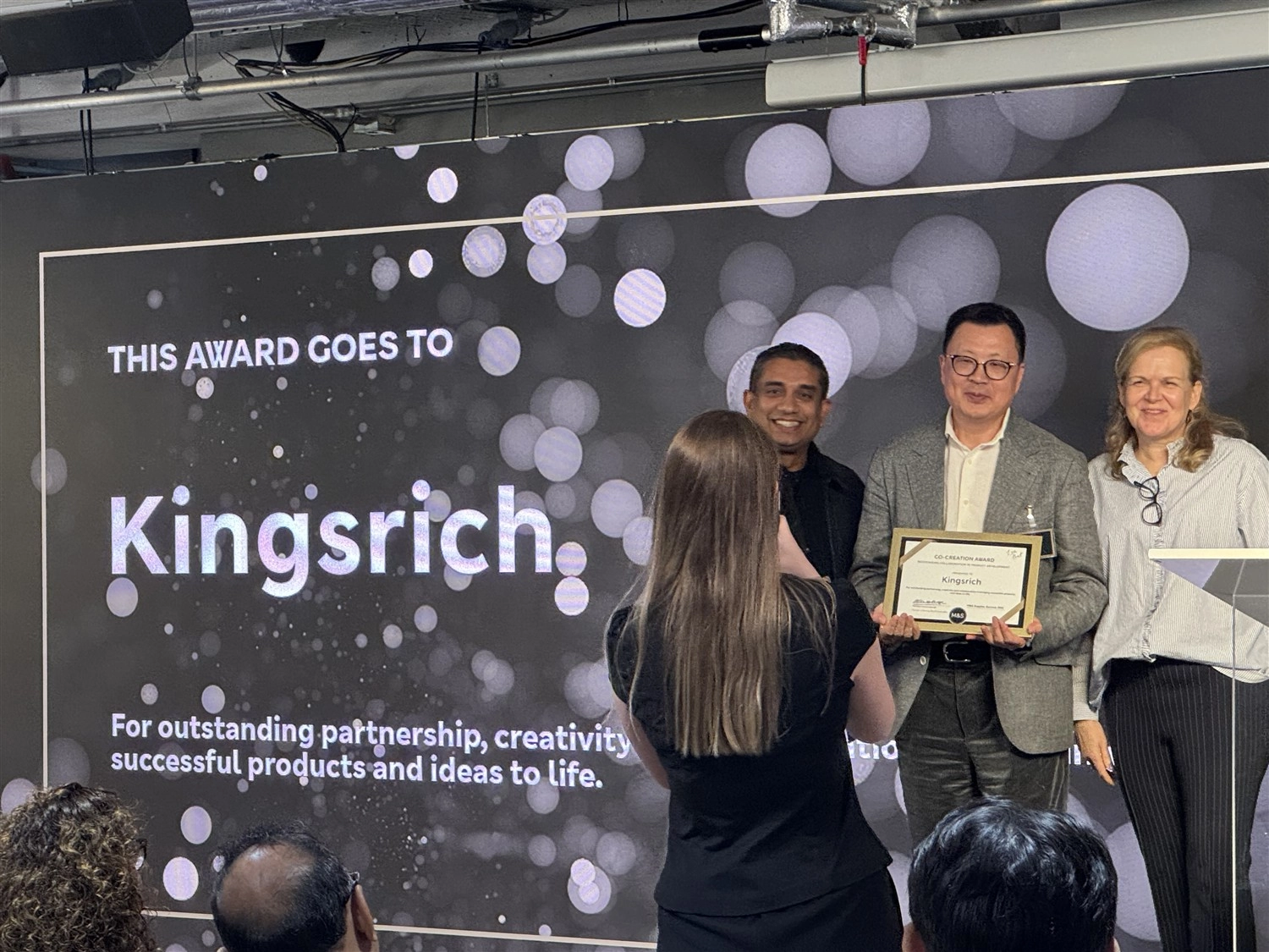 Kingsrich re&ccedil;oit le Co-Creation Award au M&S Supplier Summit 2026